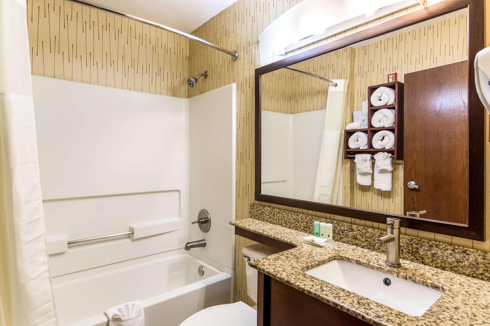 Quality Inn Chester - South Richmond Екстериор снимка