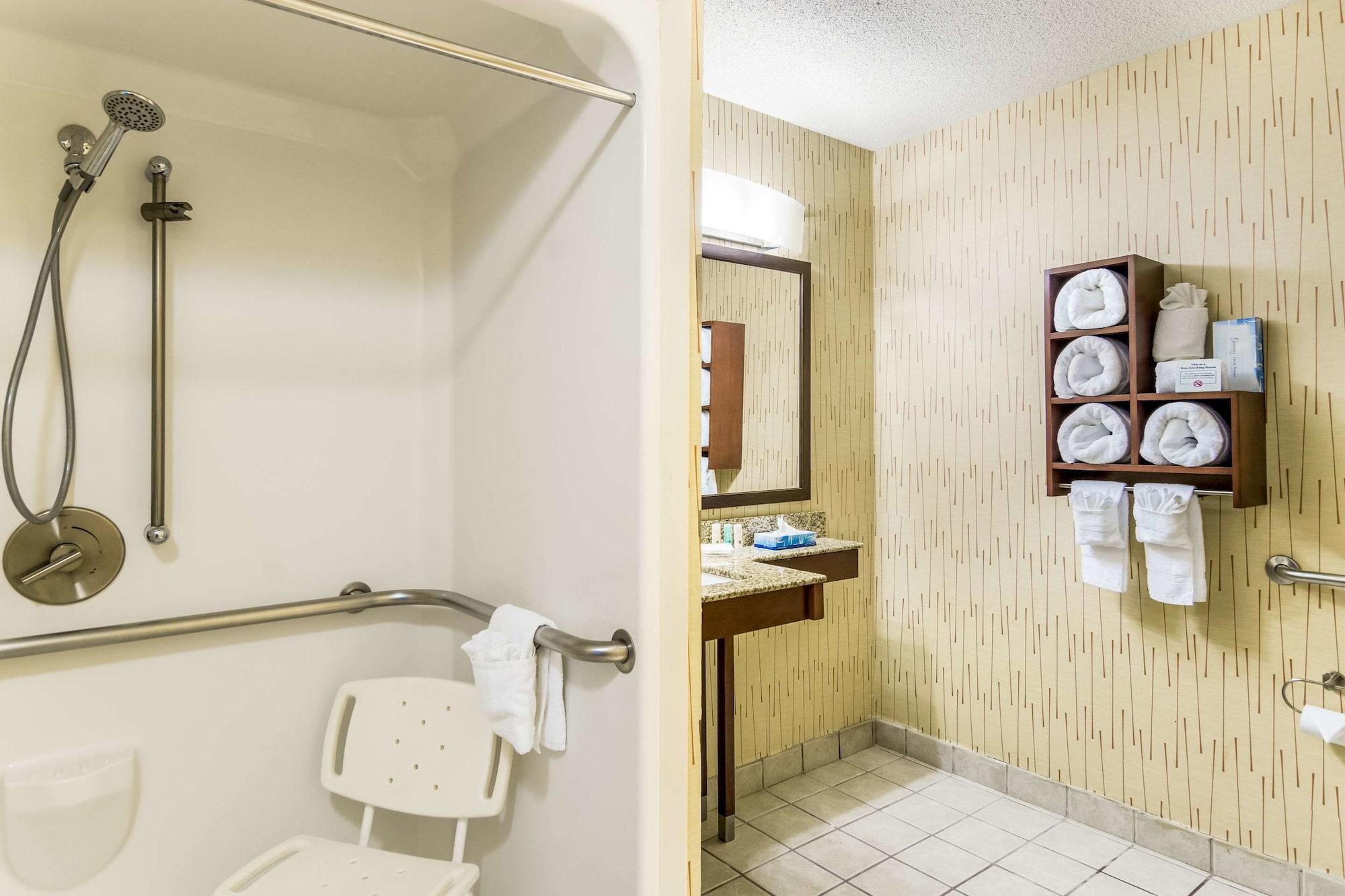 Quality Inn Chester - South Richmond Екстериор снимка