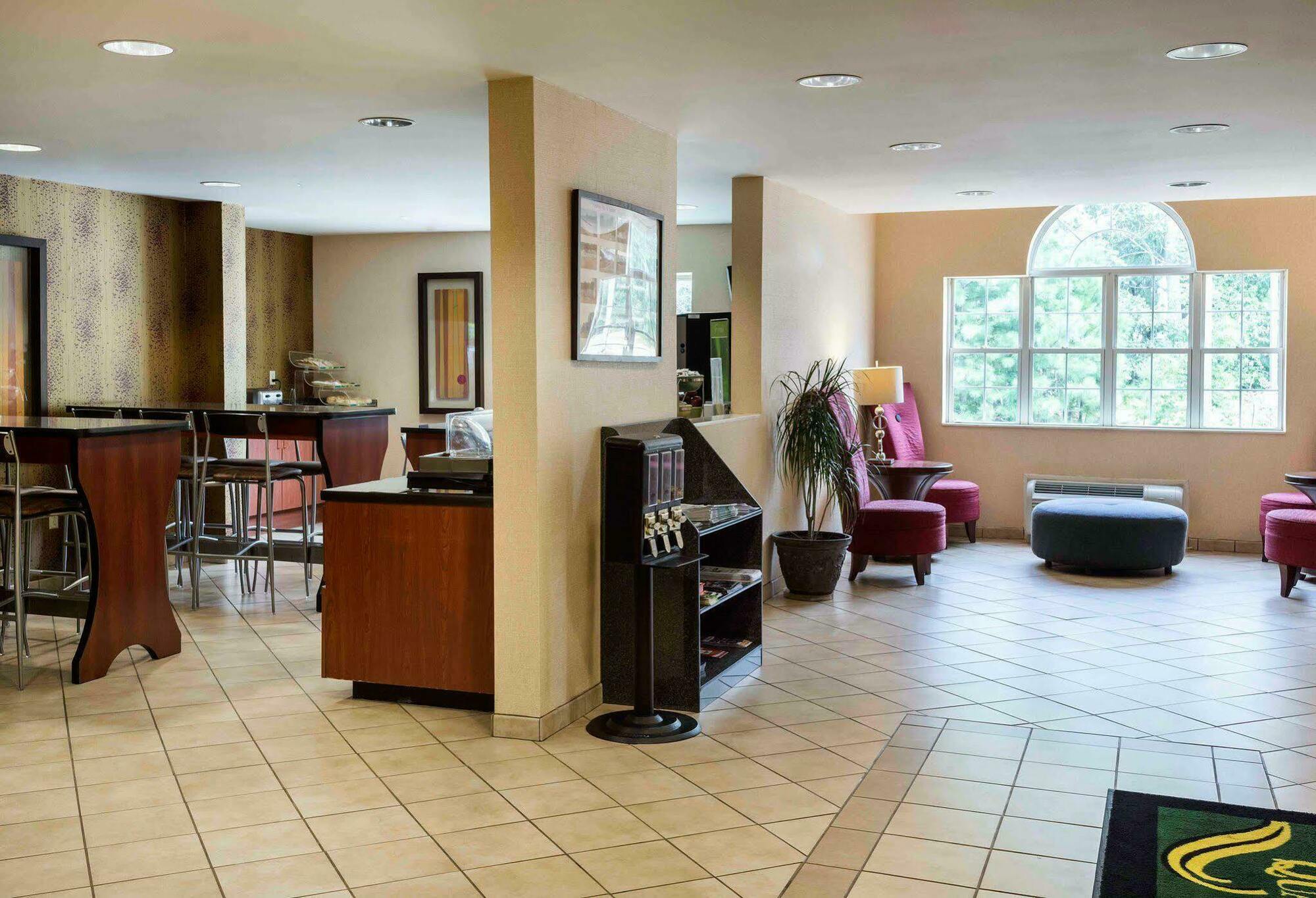 Quality Inn Chester - South Richmond Екстериор снимка