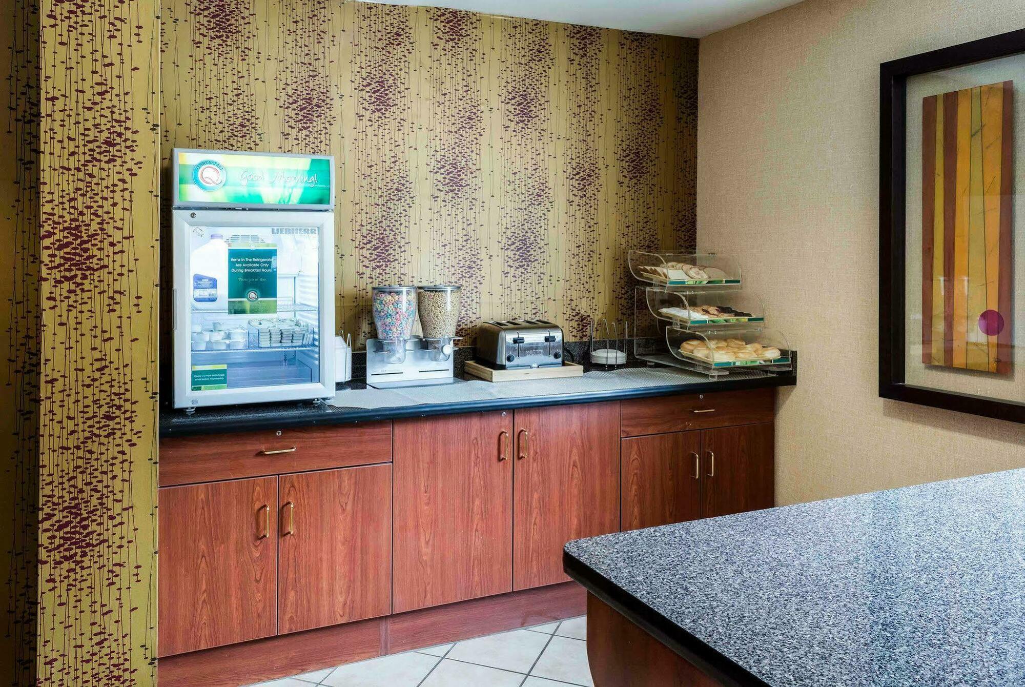 Quality Inn Chester - South Richmond Екстериор снимка