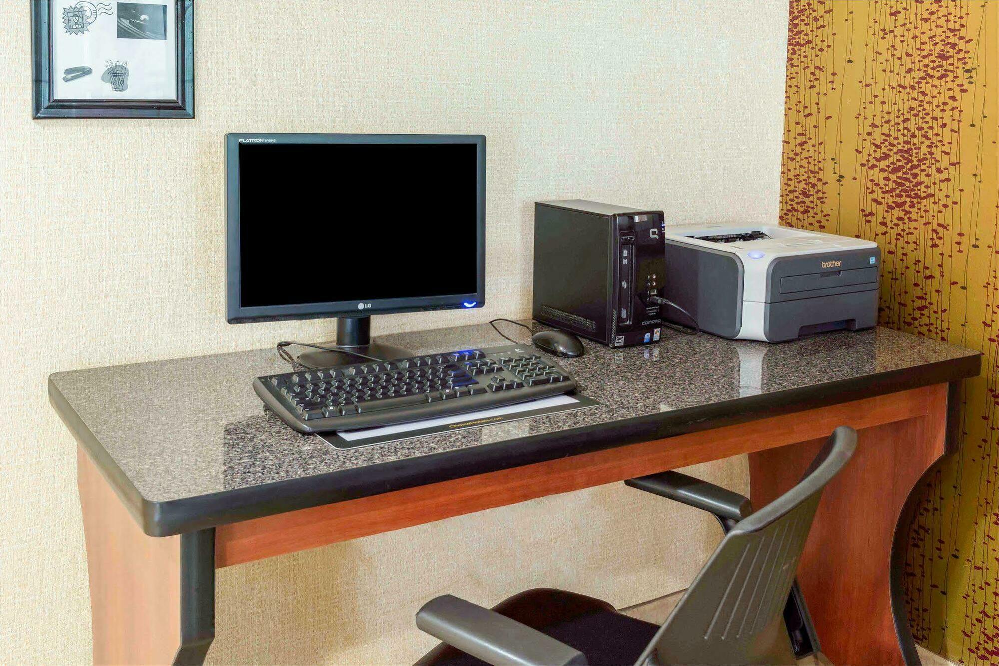 Quality Inn Chester - South Richmond Екстериор снимка
