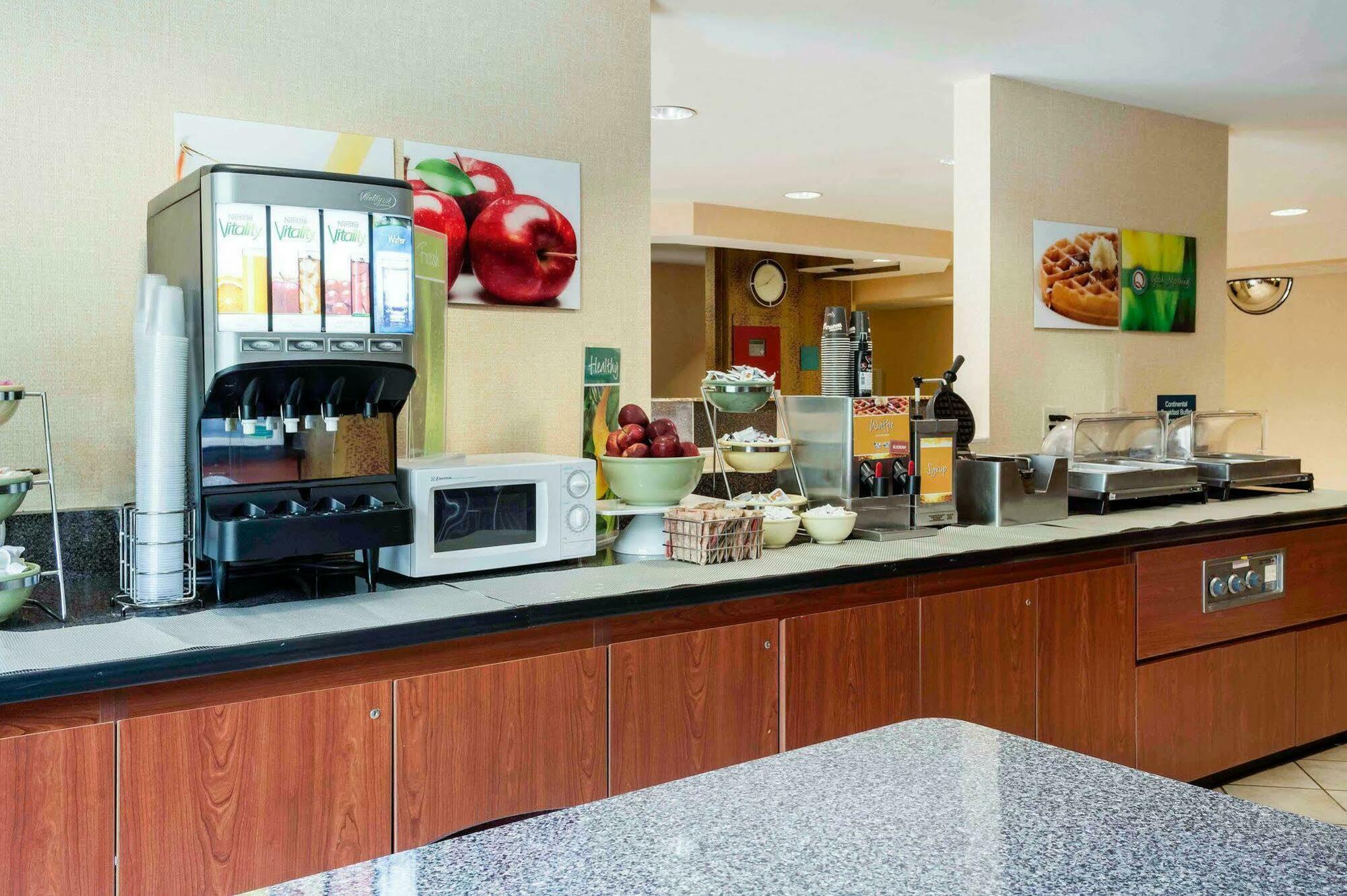 Quality Inn Chester - South Richmond Екстериор снимка